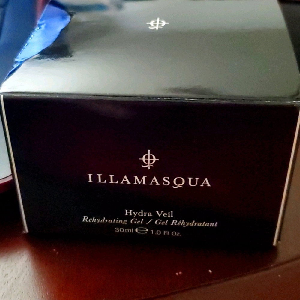 Illamasqua Hydra veil